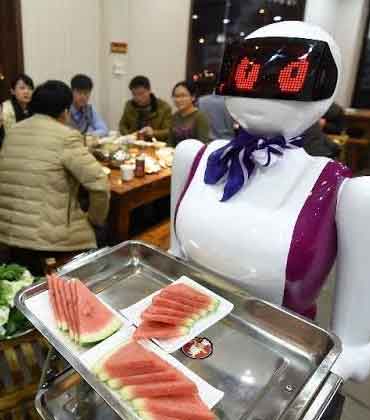 Are Robots the Future of Restaurant Industry